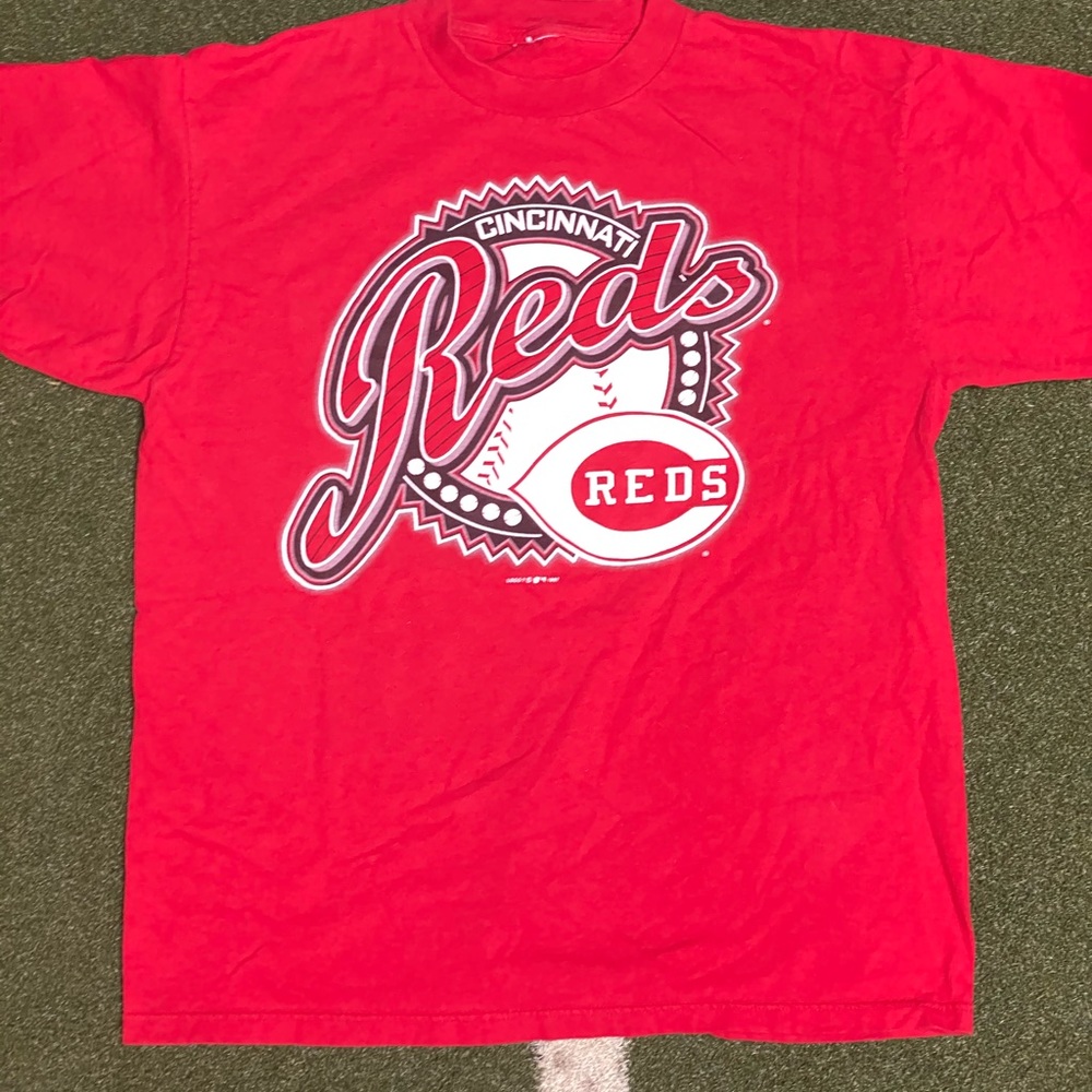 Vintage 1997 Cincinnati reds T-shirt